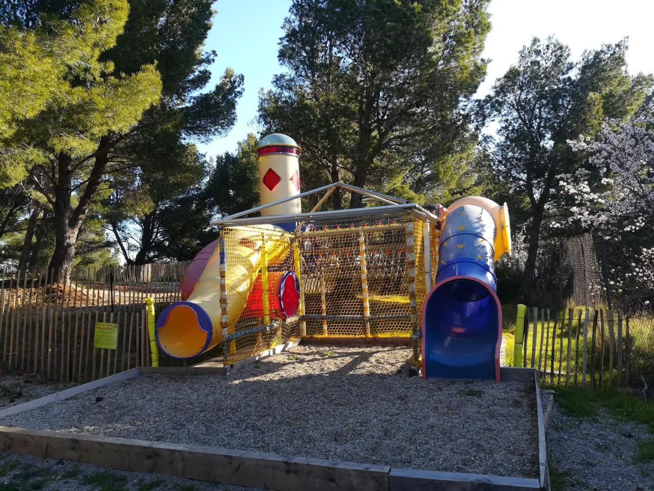 Camping Le Bois De Pins 3*